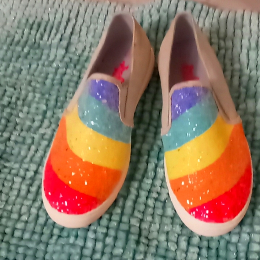 I'm sell a few shoes that is rainbow.